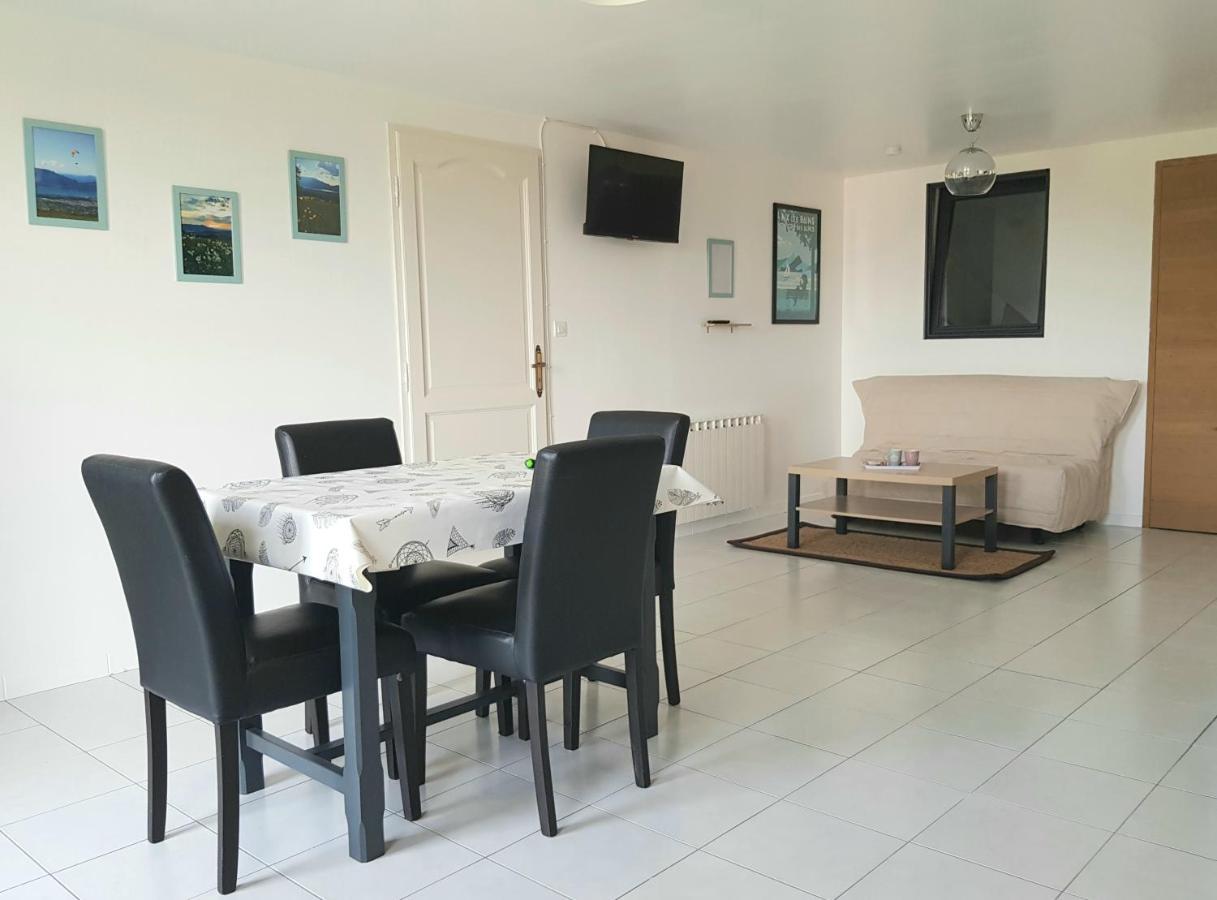 Appartement Independant Dans Maison Au Calme Pugny-Chatenod Exterior photo